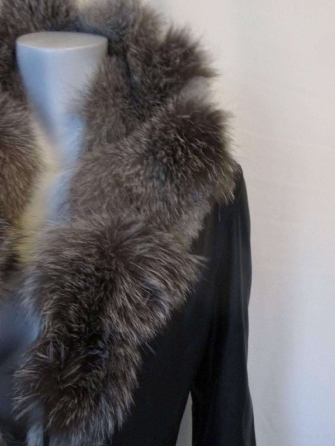 This beautiful jacket is made from soft buttery leather and soft silver fox fur.
designed by Gino Monti, Istanbul.
Size fits as small EU 38/US 6.

Please note that vintage items are not new and therefore might have minor imperfections. 