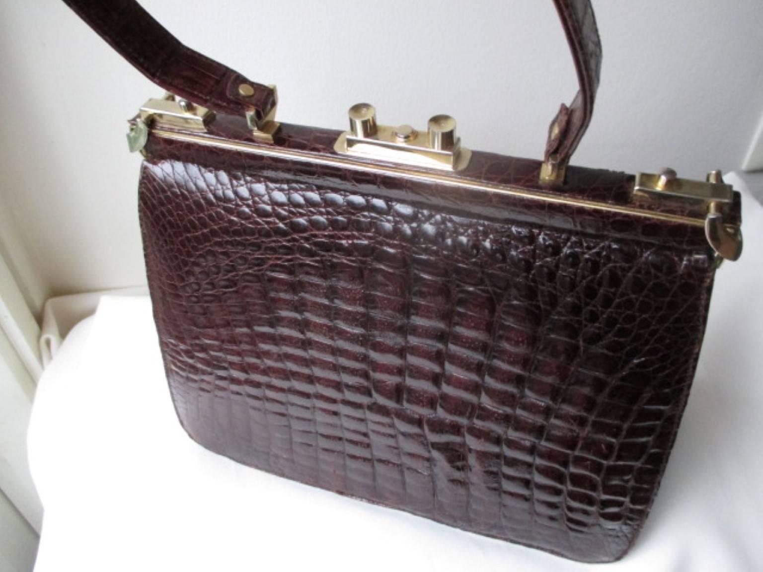 elegant crocodile leather frame box bag For Sale 2