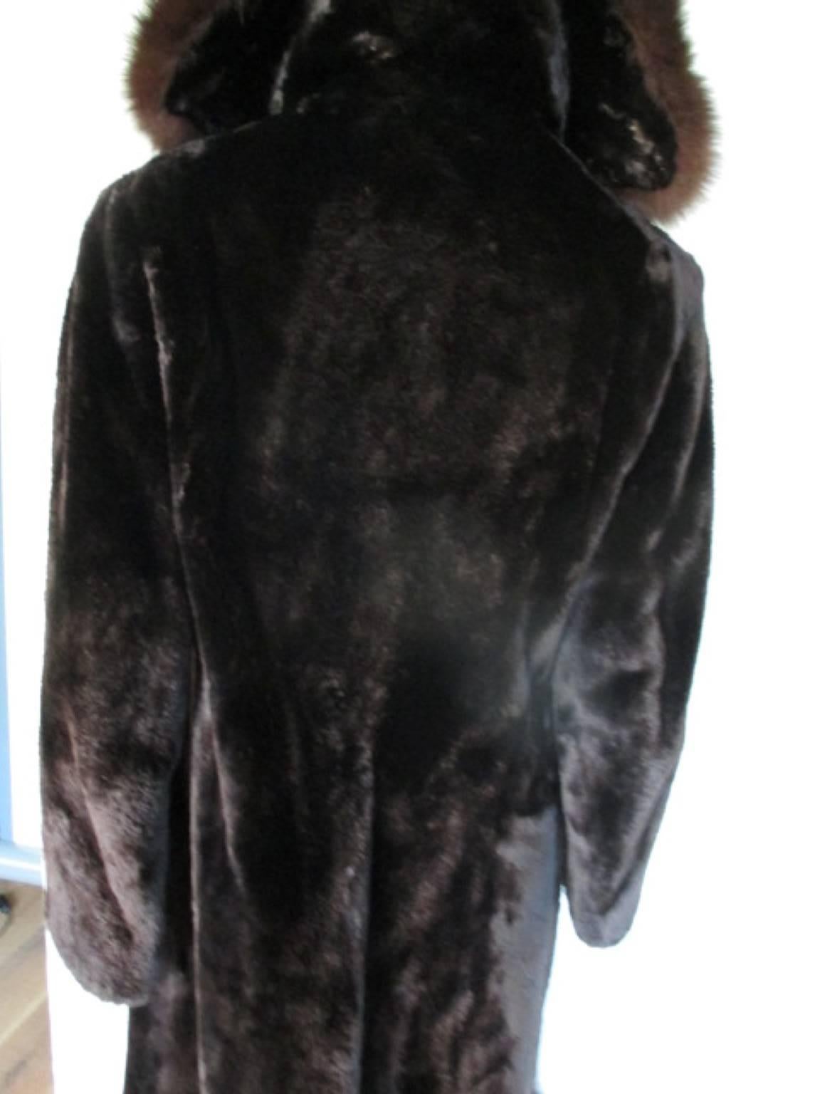 Black Elegant brown beaver fur coat with fox trim
