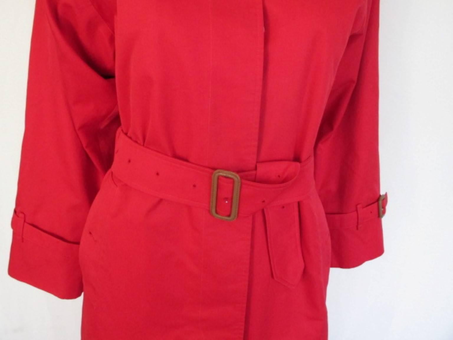 rare red classic burberry belted trench coat In Excellent Condition In Amsterdam, NL