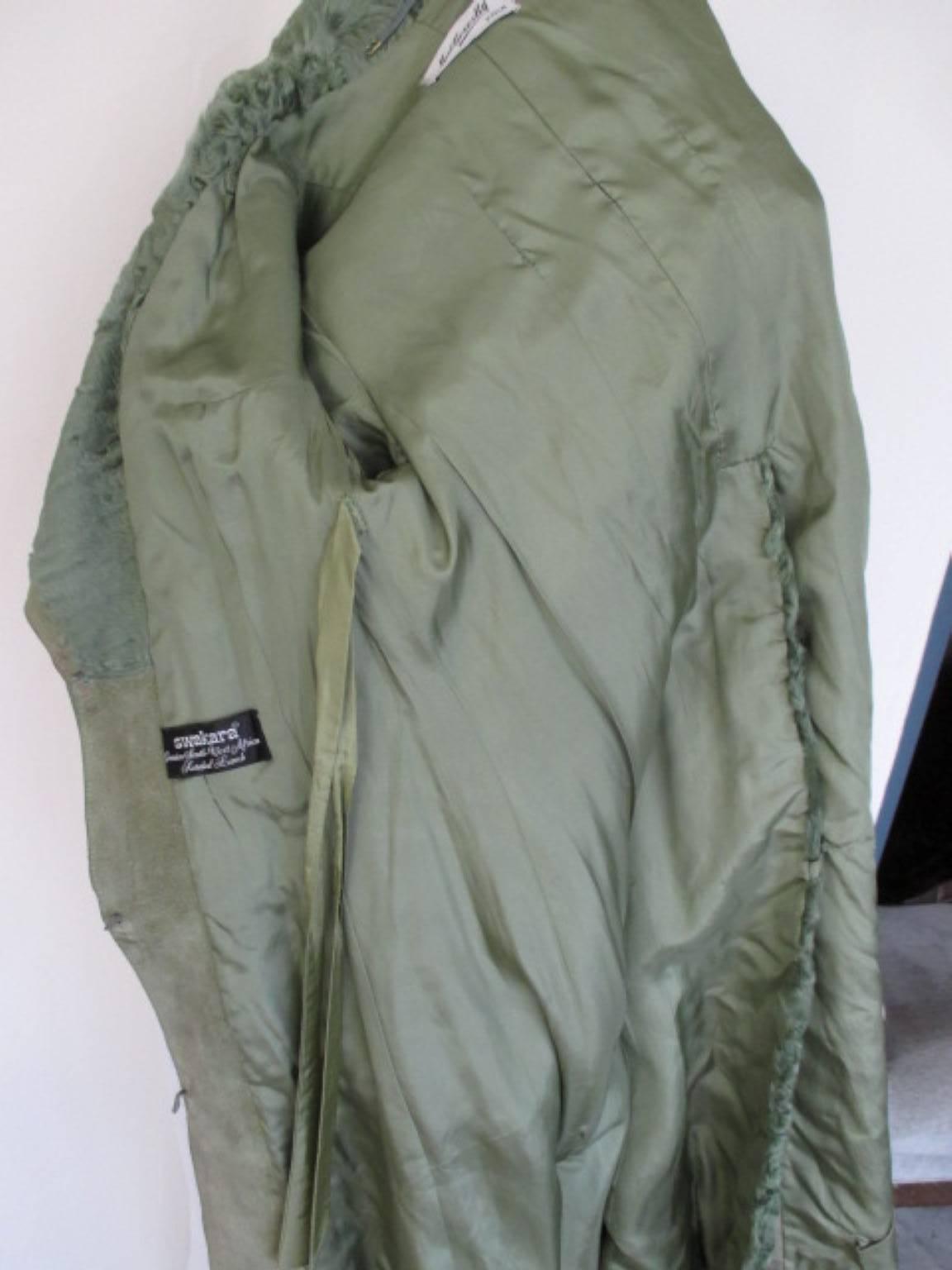Donna Cappotto in pelliccia di agnello persiano Swakara verde oliva con dettagli in pelle scamosciata abbinati