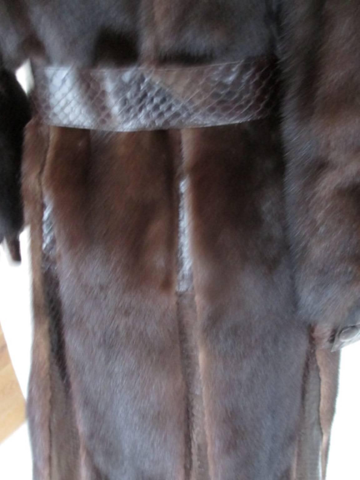 Chocolate Brown Belted Mink Fur Coat  In Good Condition In Amsterdam, NL