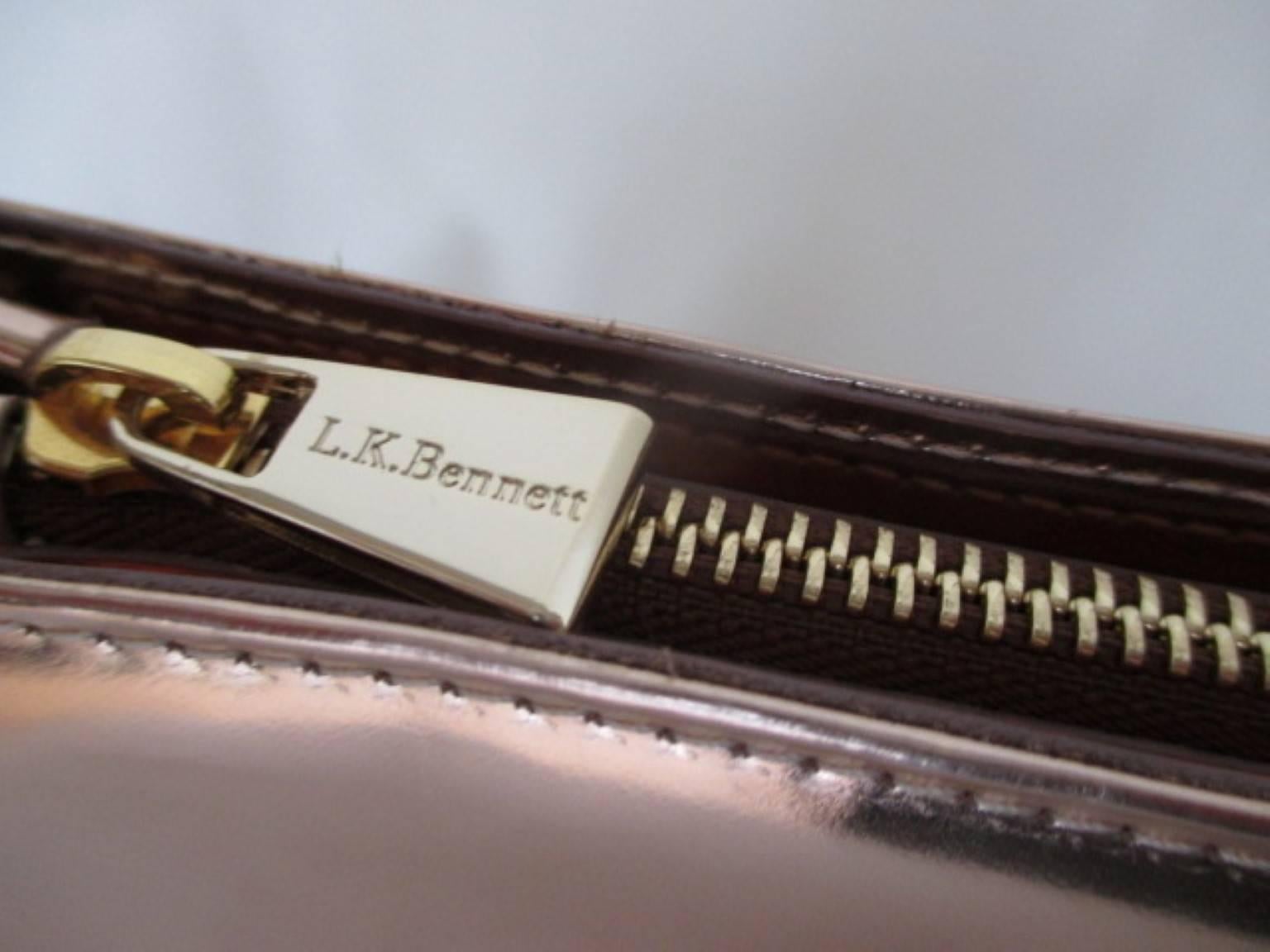 Gris L.K. Bennett - Sac à main « Posy » en cuir métallique or rose en vente