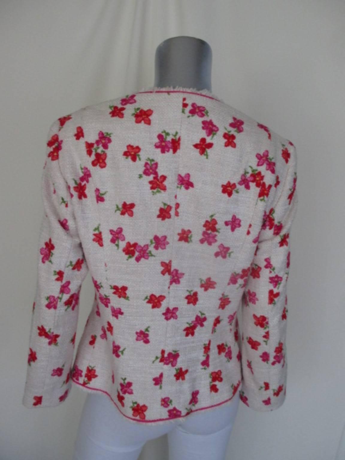 Gris Escada magnifique veste d'été à fleurs, taille US 8 en vente