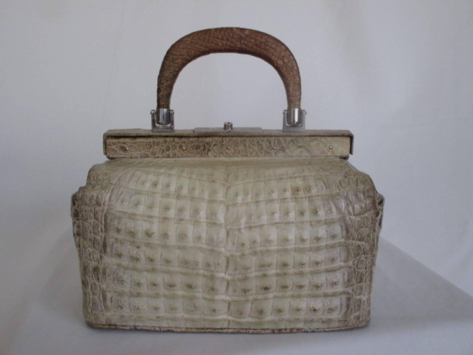 exclusive petite crocodile/alligator leather top handle handbag 9.84 inch In Excellent Condition In Amsterdam, NL