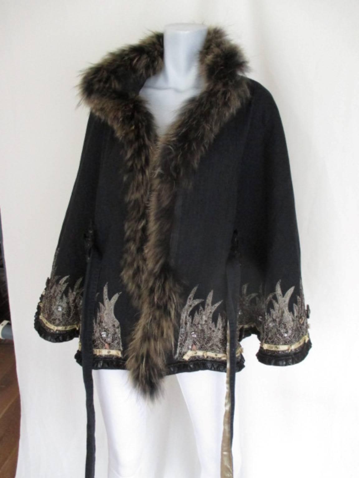 Embroidered belted cape with fox fur collar  1