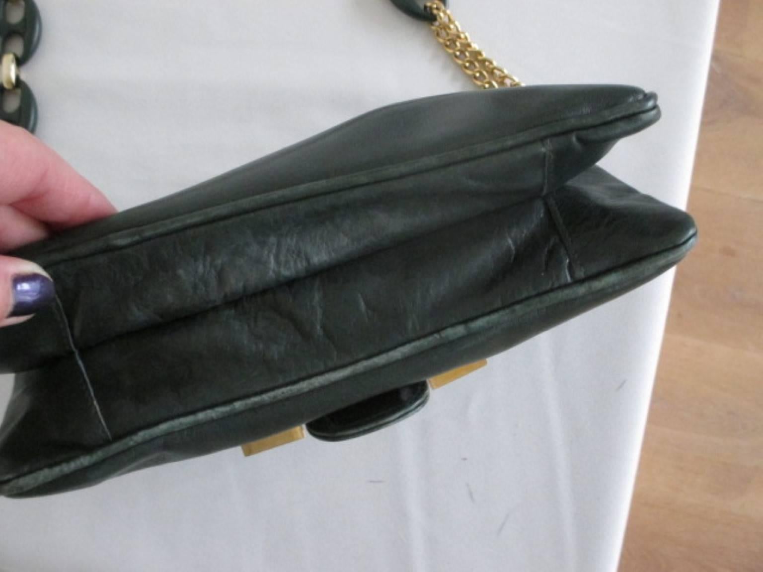 rara bandolera vintage de cuero verde estilo constance en venta 1