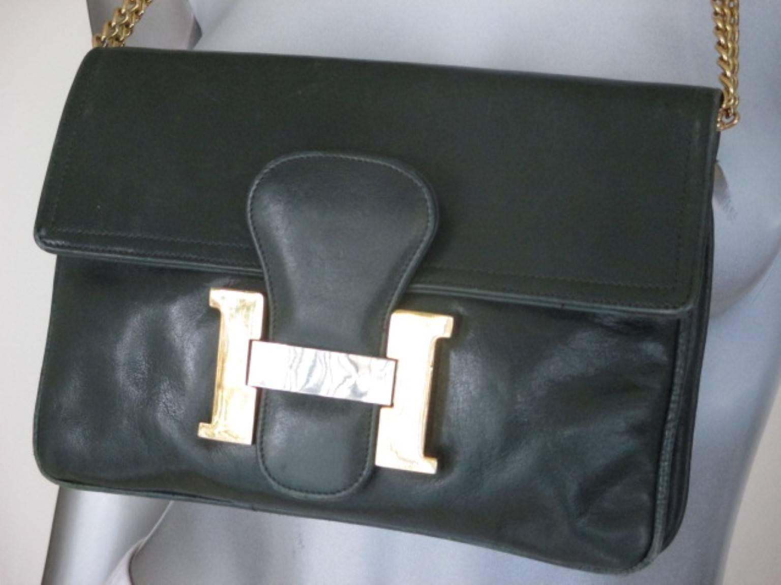 Seltene grüne Vintage-Umhängetasche aus Leder im Constance-Stil