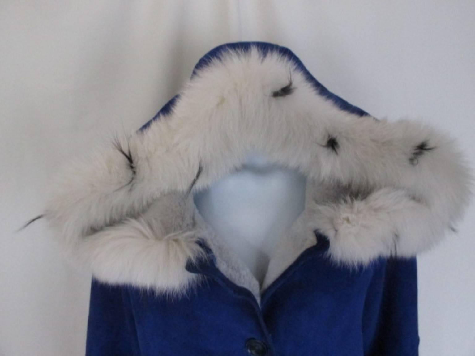 This coat is made of very soft suede shearling

We offer more exclusive fur and lamb fur coats, view our frontstore

It has white fox fur details at the end of the sleeves and at the hood.
Its in pre-loved vintage condition and has some wear at the