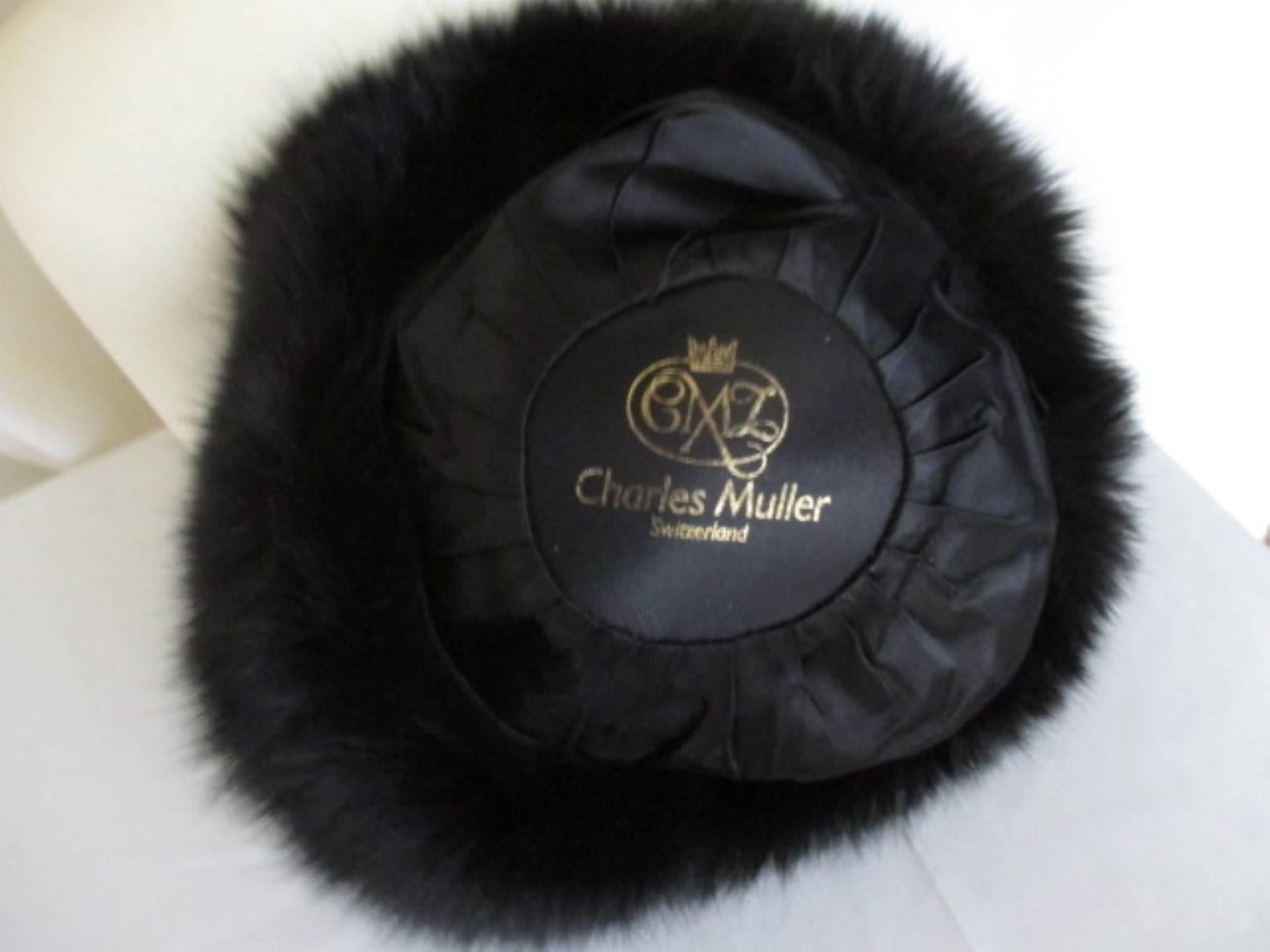 exclusive black fox fur hat with leather top In Excellent Condition In Amsterdam, NL