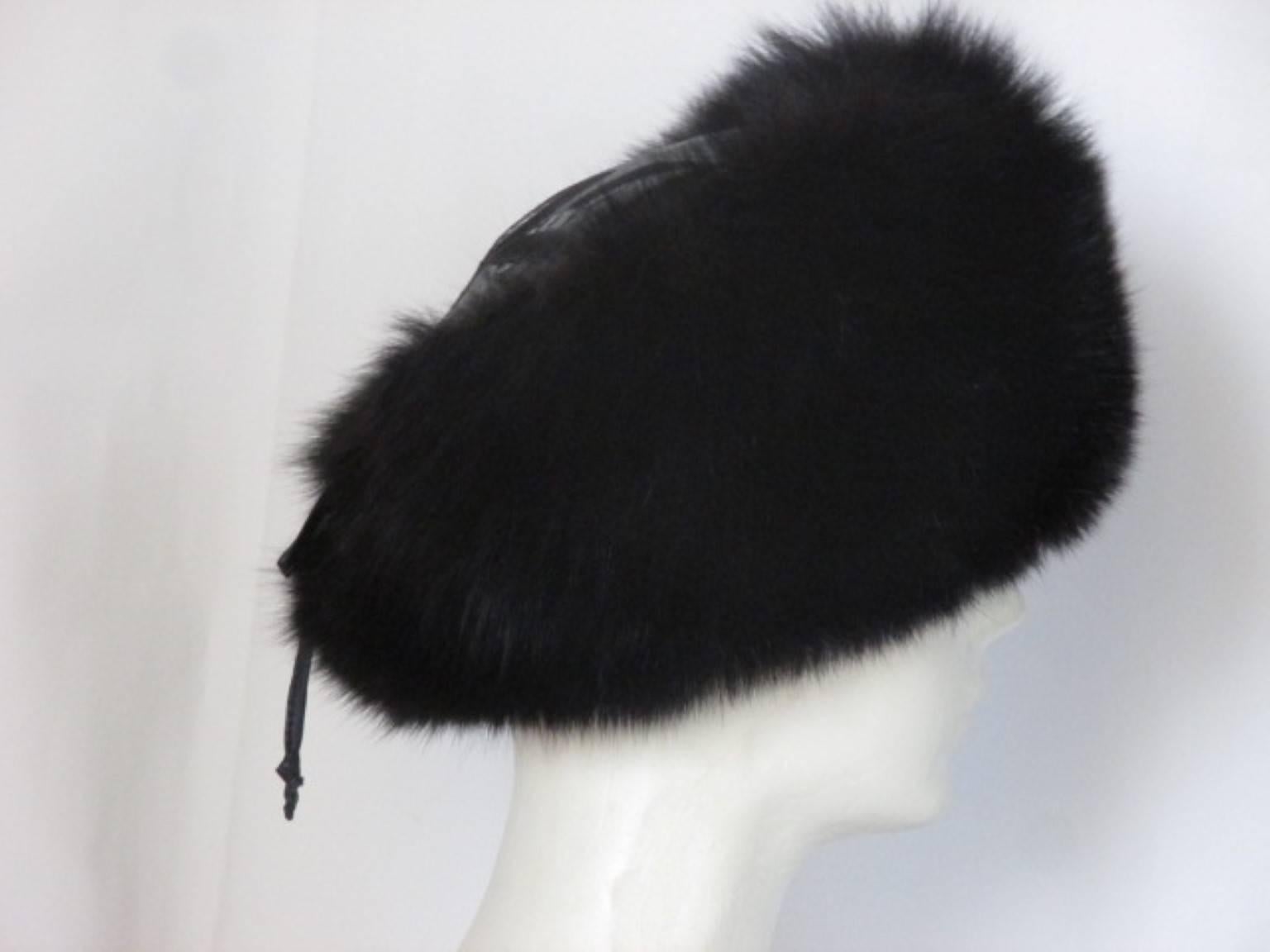 This hat is made of very high quality fox fur and is made by the fur house 
Charles Muller in Switzerland.

Circumference is 58cm/22.8 inch