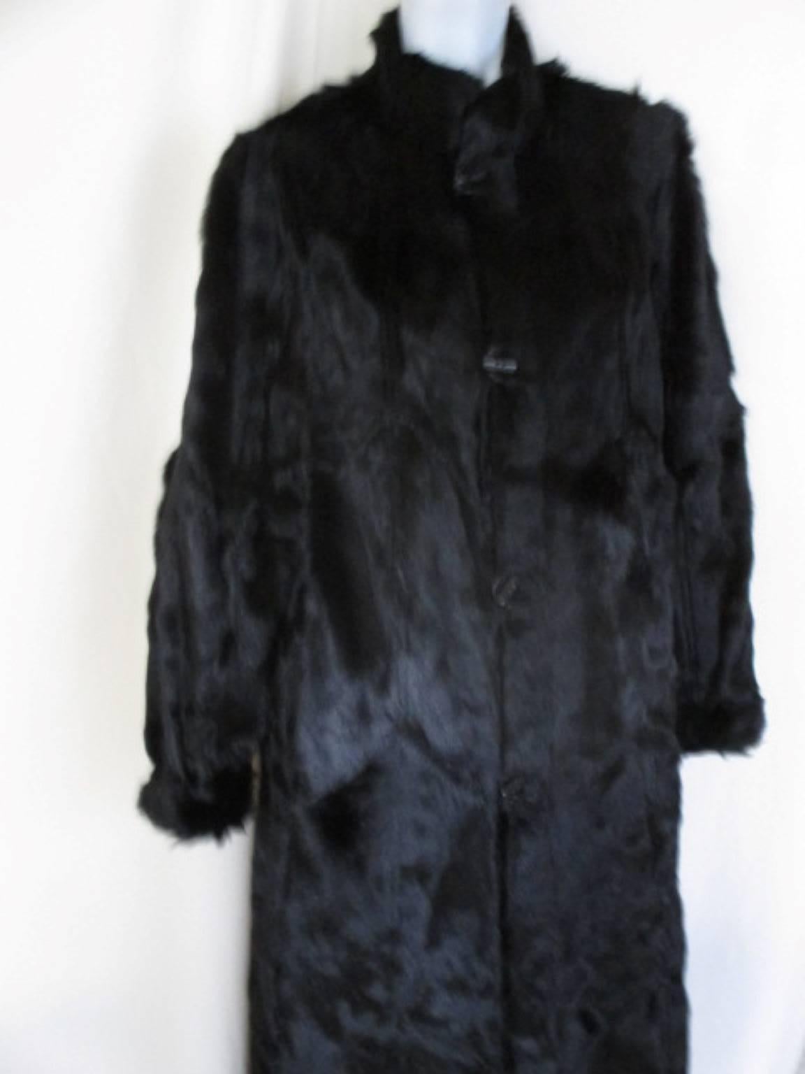 Wendbarer Mantel aus schwarzem Wildleder und Pelz  im Angebot 2