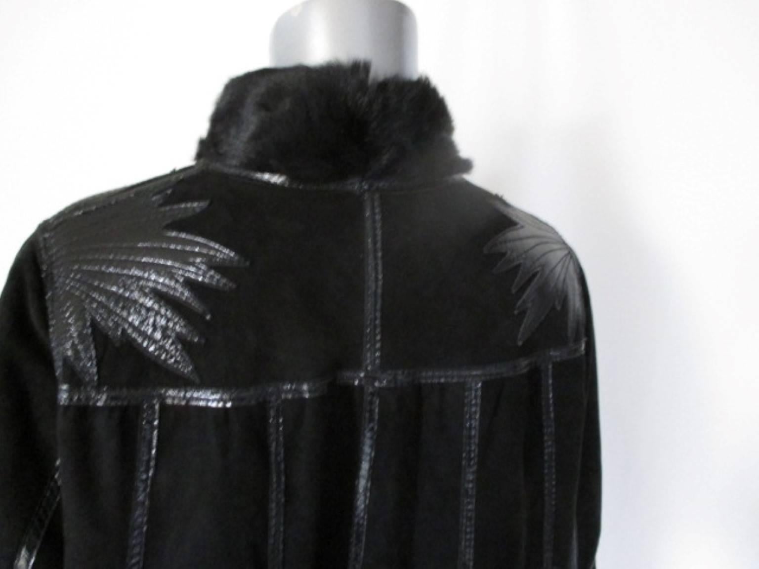 Wendbarer Mantel aus schwarzem Wildleder und Pelz  im Zustand „Gut“ im Angebot in Amsterdam, NL