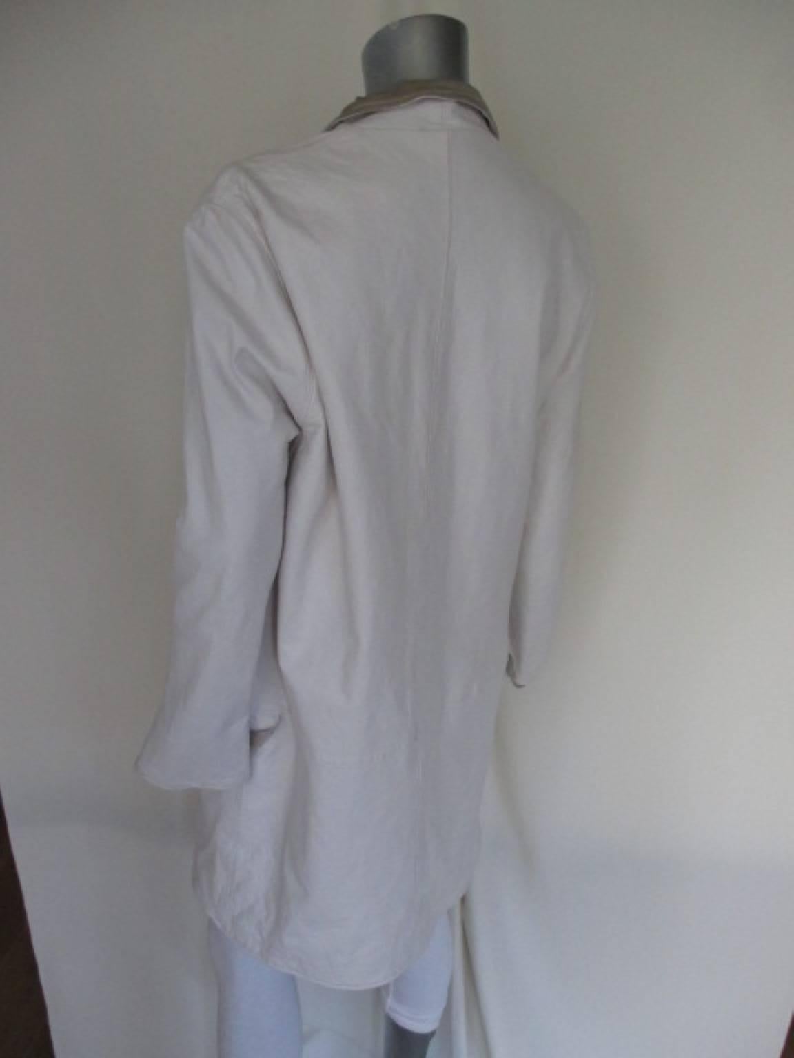 Gianni Versace White Leather Coat In Fair Condition For Sale In Amsterdam, NL