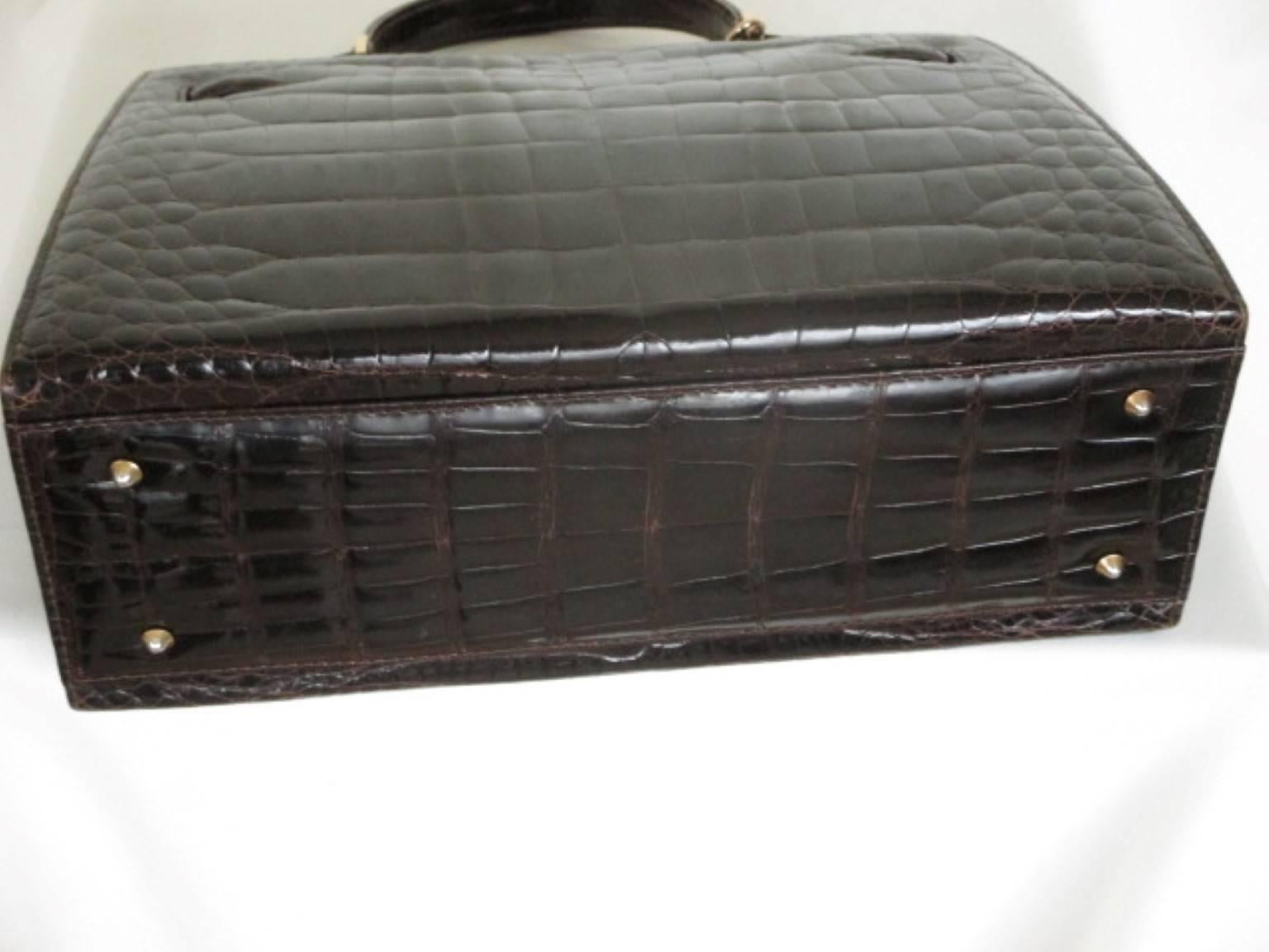 Vintage Dark Brown Croco Leather Handle Bag In Good Condition For Sale In Amsterdam, NL