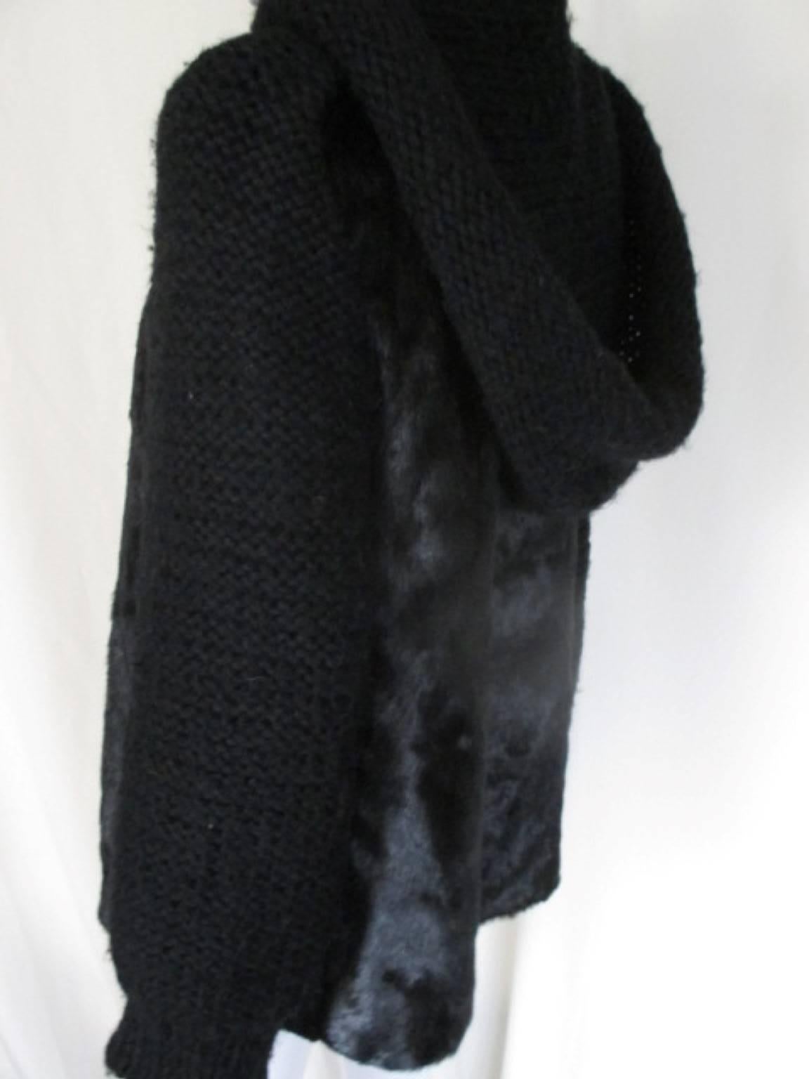 This vest is made of knitted wool with black mink panels, it has 2 pockets and 4 buttons.
size fits like US 8/EU 38