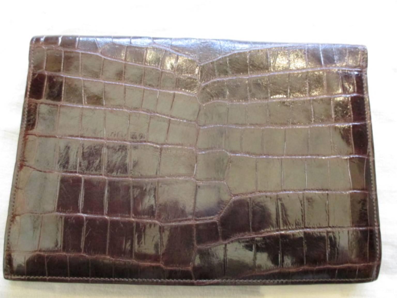 This unique vintage brown crocodile leather 'Pan' clutch from Hermès featuring a foldover top with Art-deco push-lock closure of sterling silver signed Hermes  and is made around 1930-1940's.
The inside is soft leather.
Its a collectors item.
The