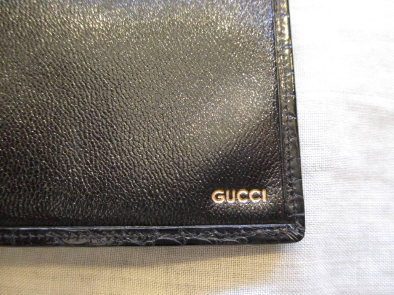 Schwarzes gucci-Wallet aus Krokodilleder im Zustand „Gut“ in Amsterdam, NL