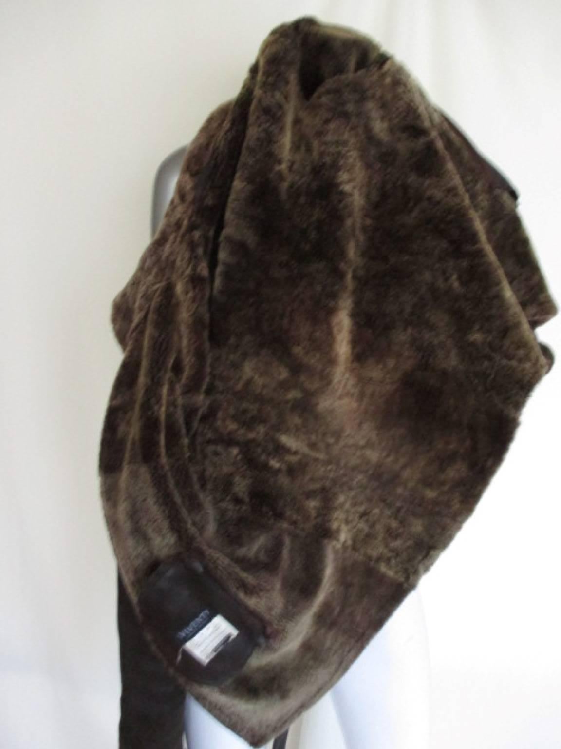 soft brown belted shearling fur jacket In Good Condition In Amsterdam, NL