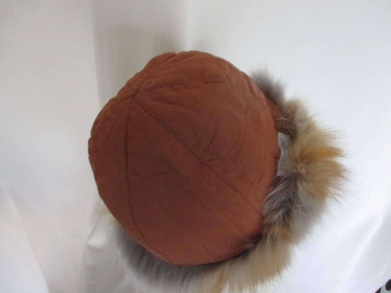 Beautiful Red Fox Fur Hat In Excellent Condition In Amsterdam, NL