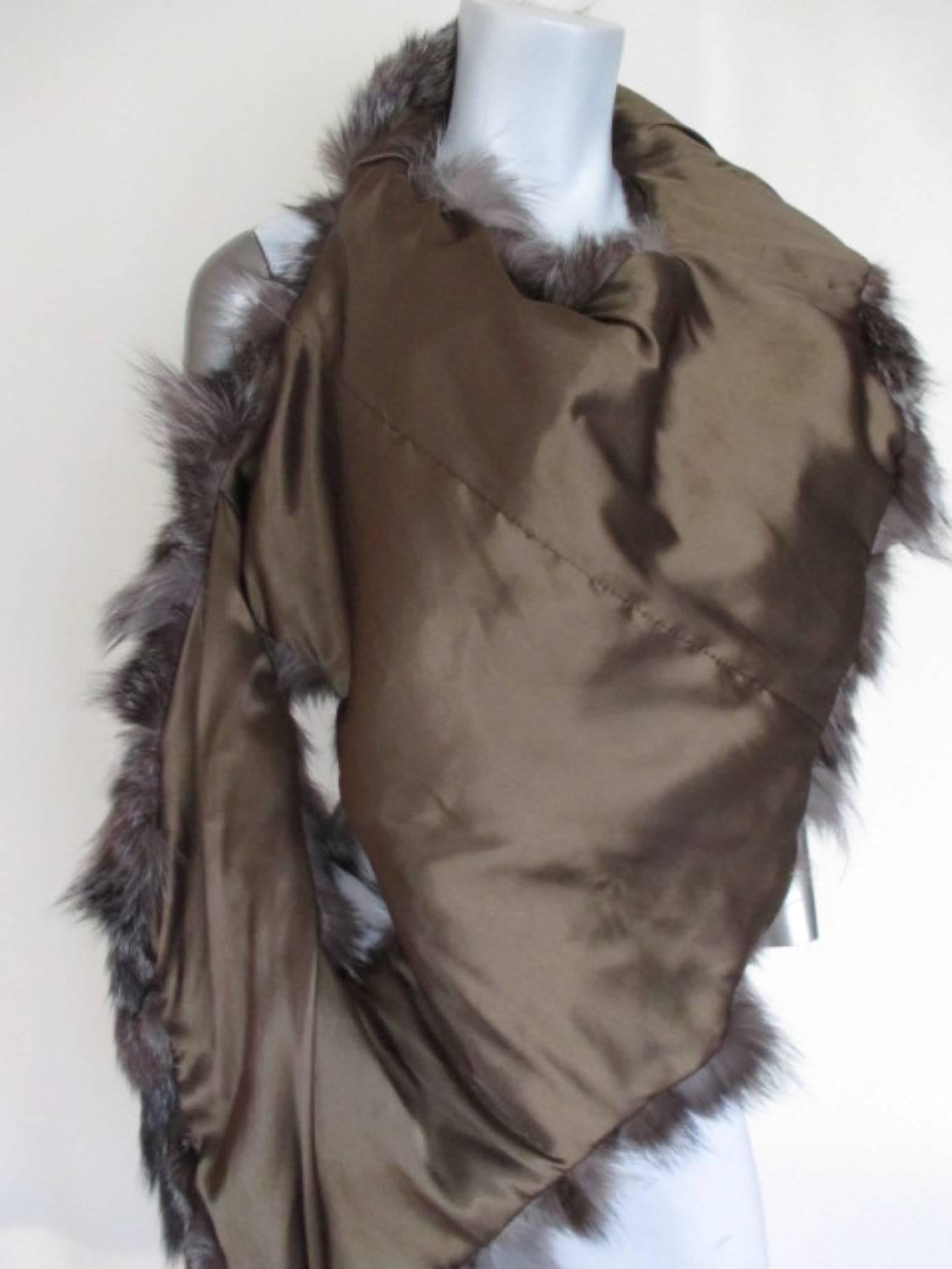 Women's or Men's sleeveless Silver Fox fur vest For Sale
