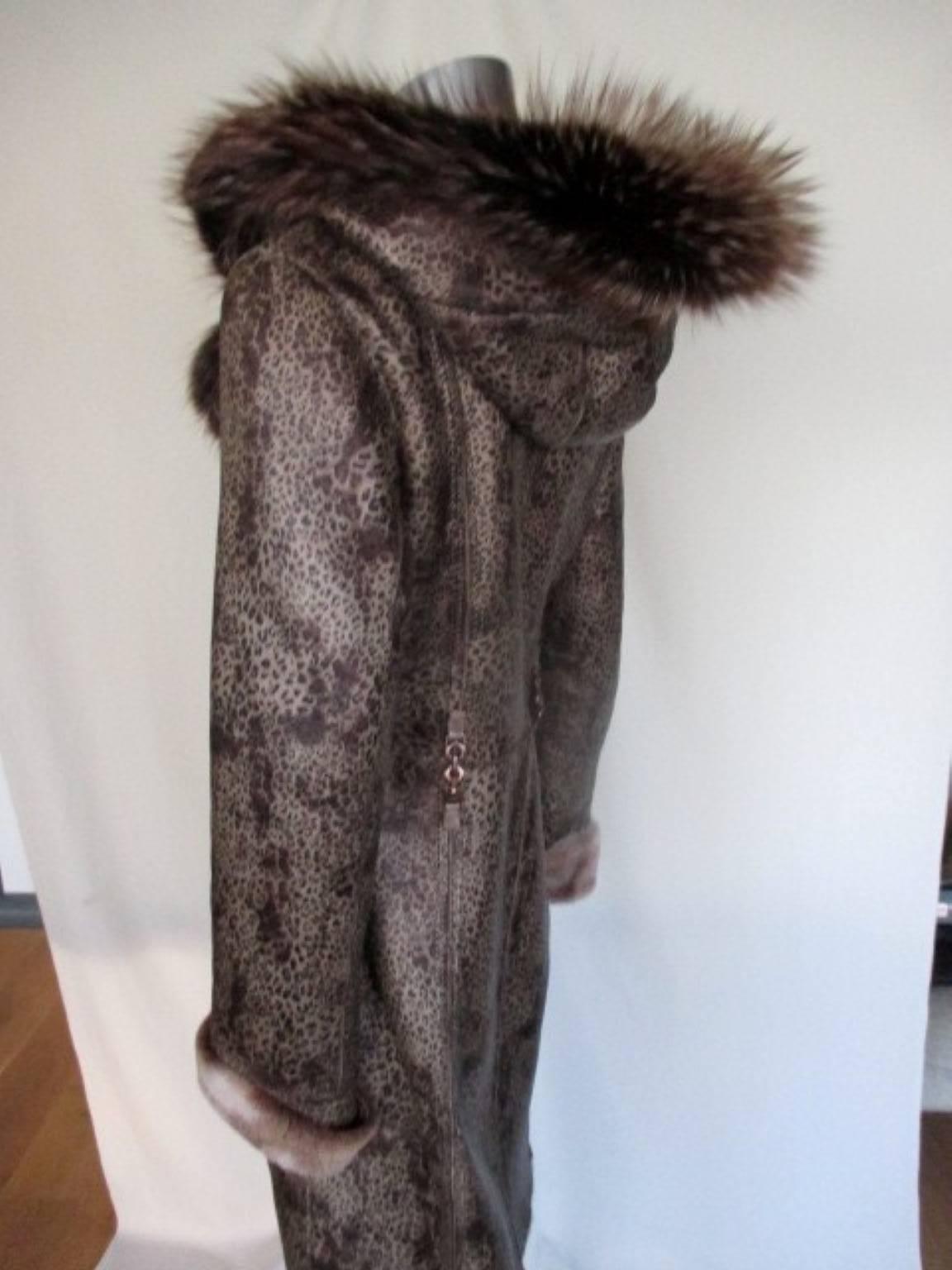 Metallic Leopard Print Shearling Coat with Fox Fur Hood In Good Condition In Amsterdam, NL