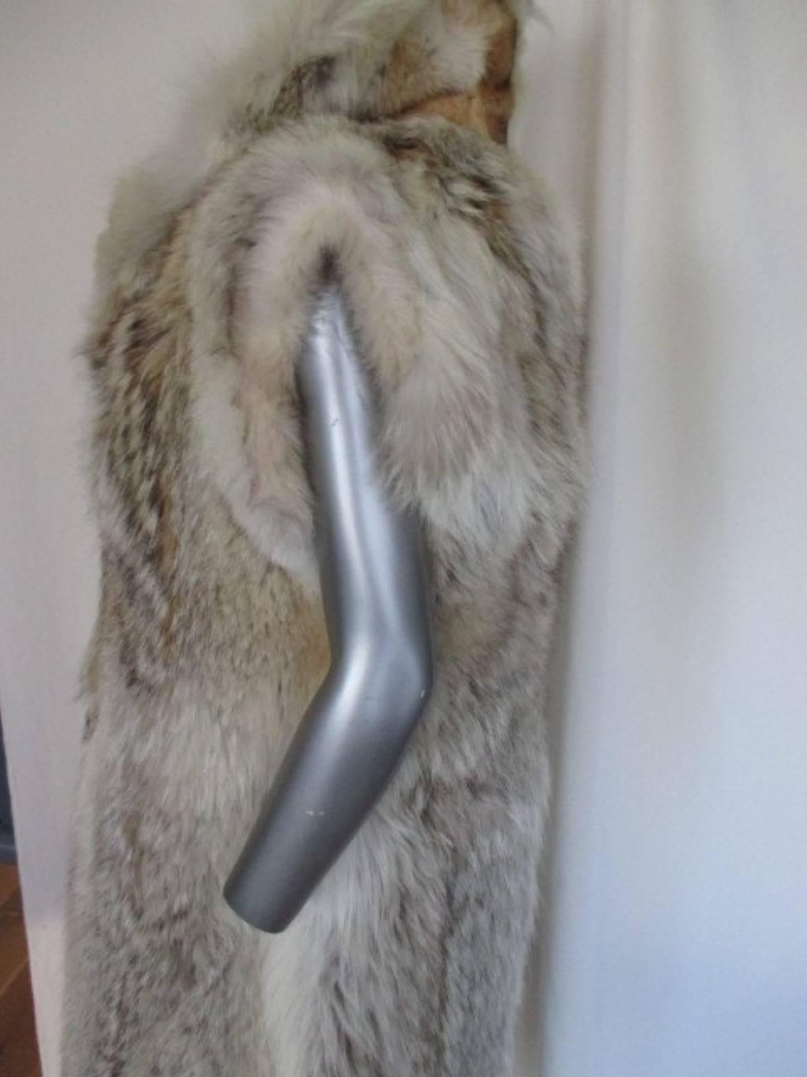 sleeveless wolf fur vest In Good Condition In Amsterdam, NL