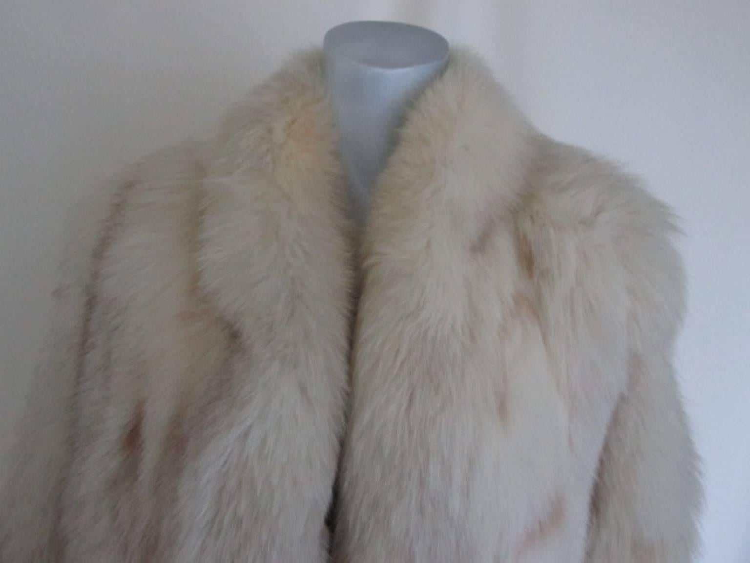 This vintage coat is made of fox fur dyed in lynx style colour.

We offer more luxury fur items, view our frontstore.

Details:
With 2 pockets, 1 inside pocket and 1 closing hook.
Appears to be small/medium, please refer to the measurements in the