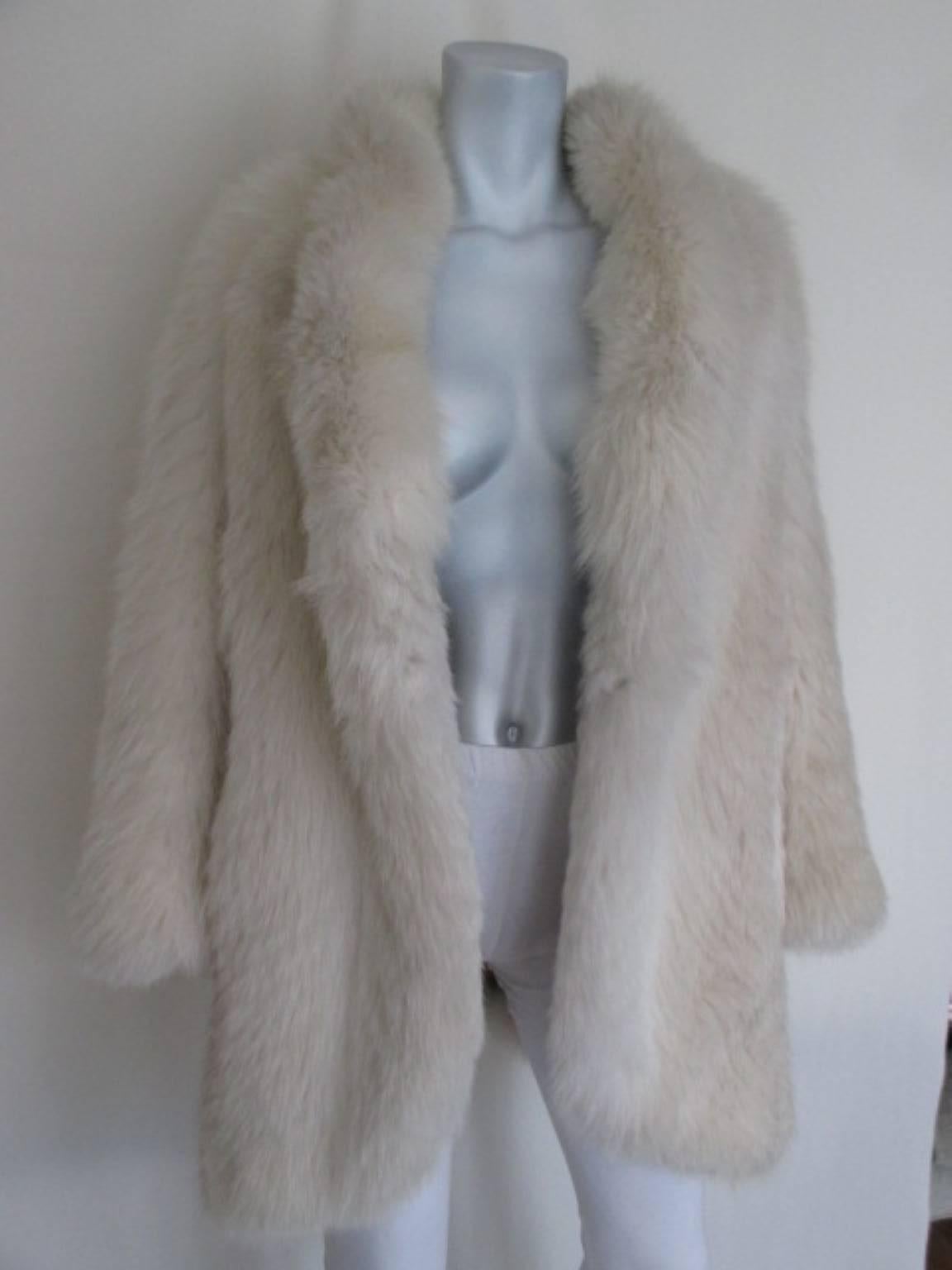 Soft Fox Fur coat In Good Condition In Amsterdam, NL