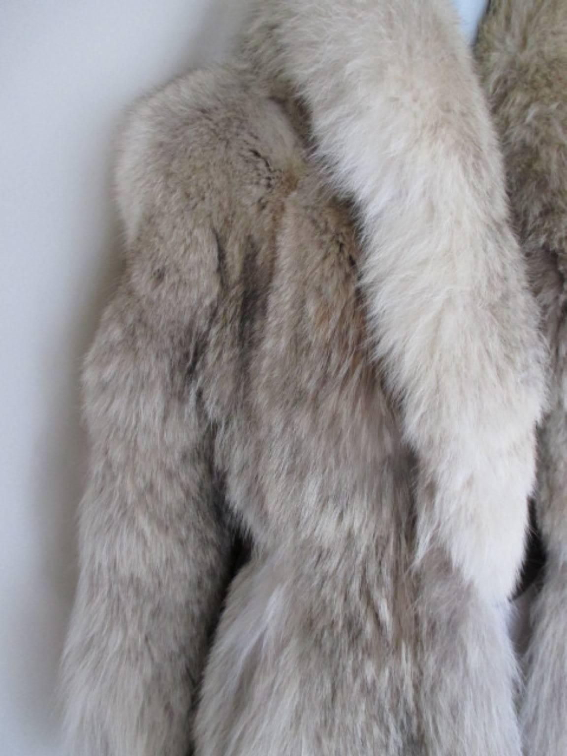 extraordinary long wolf fur coat In Good Condition In Amsterdam, NL