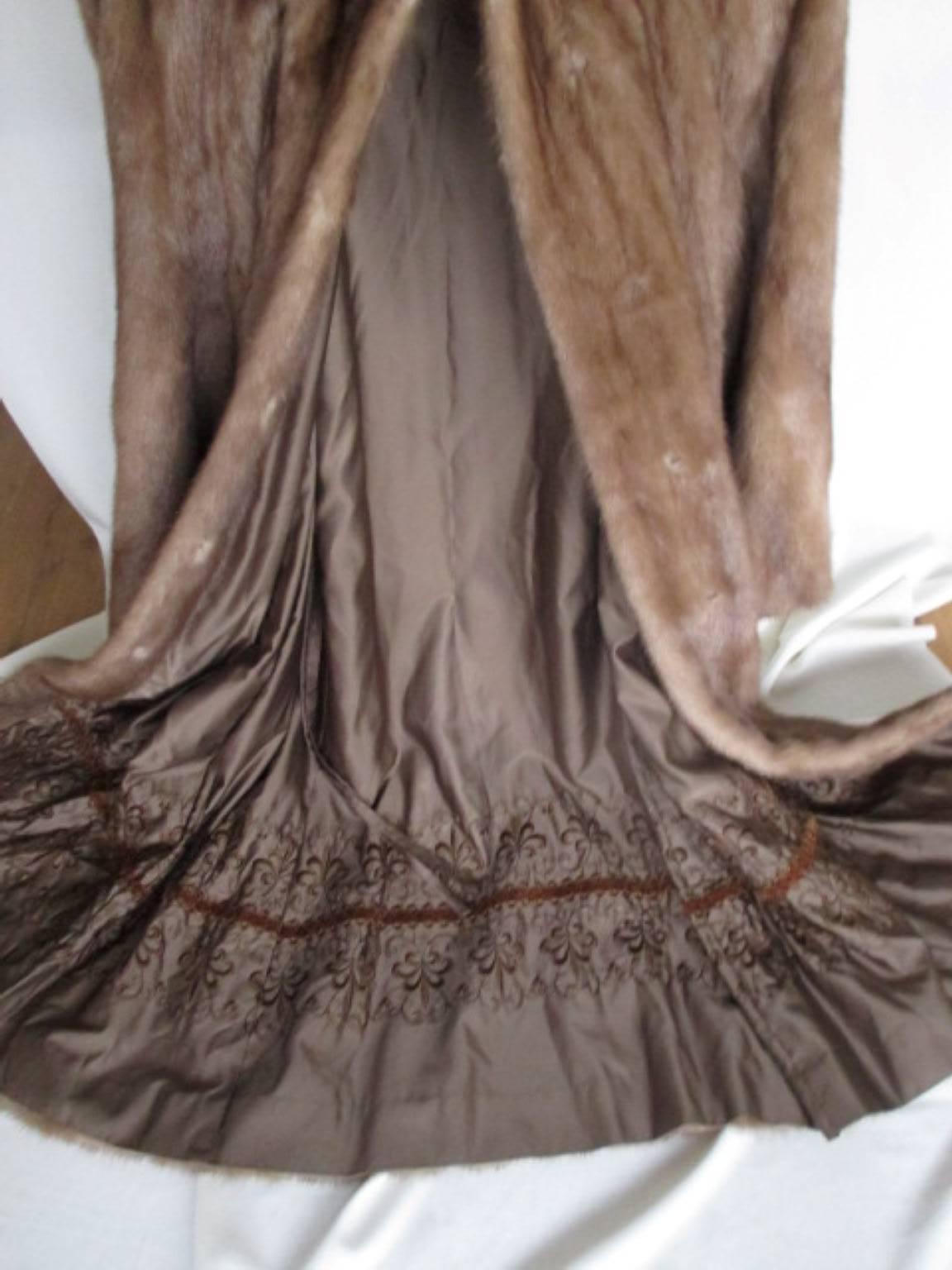 Saga Mink Fur Coat with Embroidered Lining In Good Condition For Sale In Amsterdam, NL