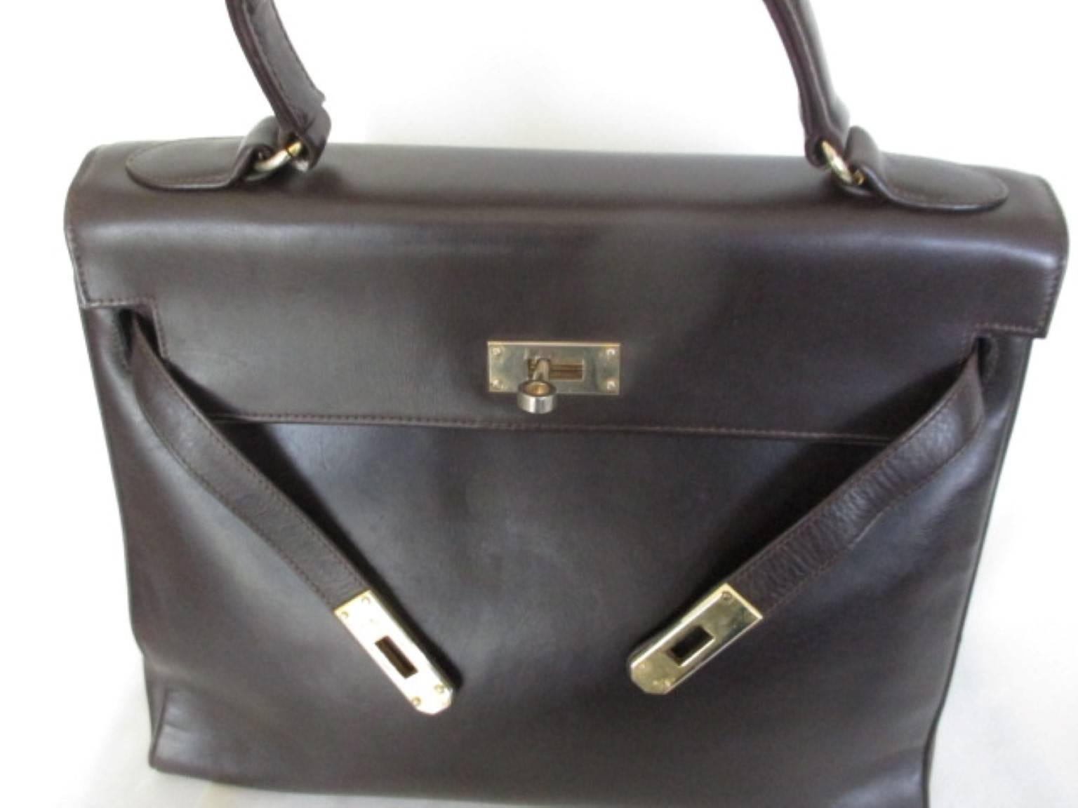 brown vintage leather bag with gold hardware In Good Condition In Amsterdam, NL