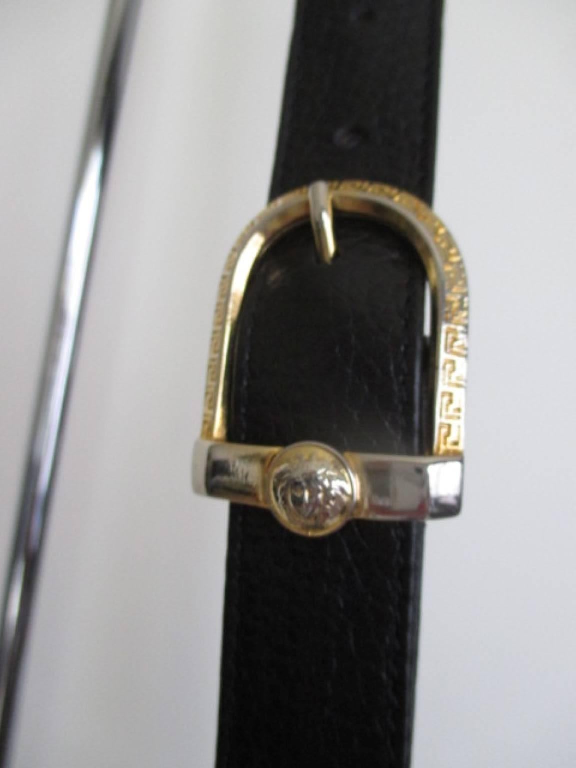 Gianni Versace bolso medusa de piel negro en venta 3