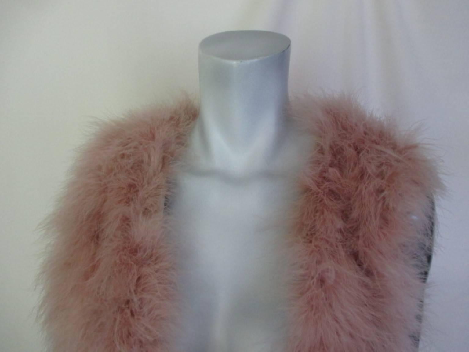 Este chaleco está hecho de suave marbú teñido de rosa 
diseñado por Manila Grace
sin bolsillos
Talla US 8/ EU 38-40

Tenga en cuenta que los artículos vintage no son nuevos y, por tanto, pueden presentar pequeñas imperfecciones.