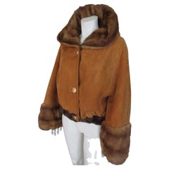Veste courte en daim et peau de mouton couleur sable, avec capuche, taille S