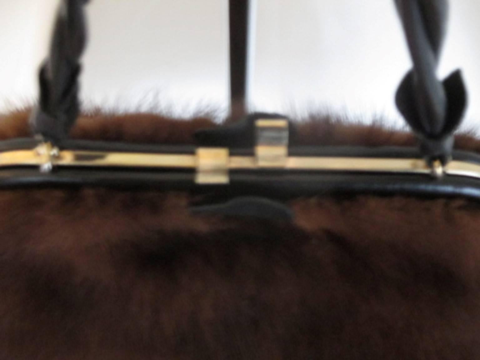 This mink fur hand bag has 2 compartment and closes  with a double clip.
Its very light to wear and you you can also warm your hands.
It has gold hardware and the handles are from soft black leather
Its in good condition
Measurements:
lenght 24