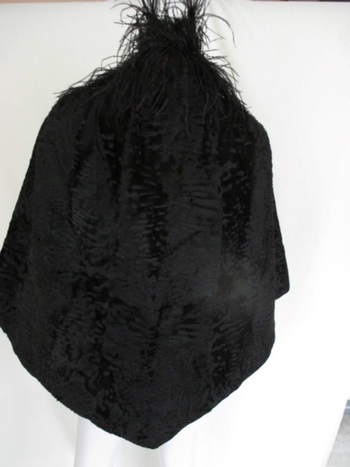 Black Broadtail Lamb Fur Stole with Ostrich Feathers In Good Condition For Sale In Amsterdam, NL