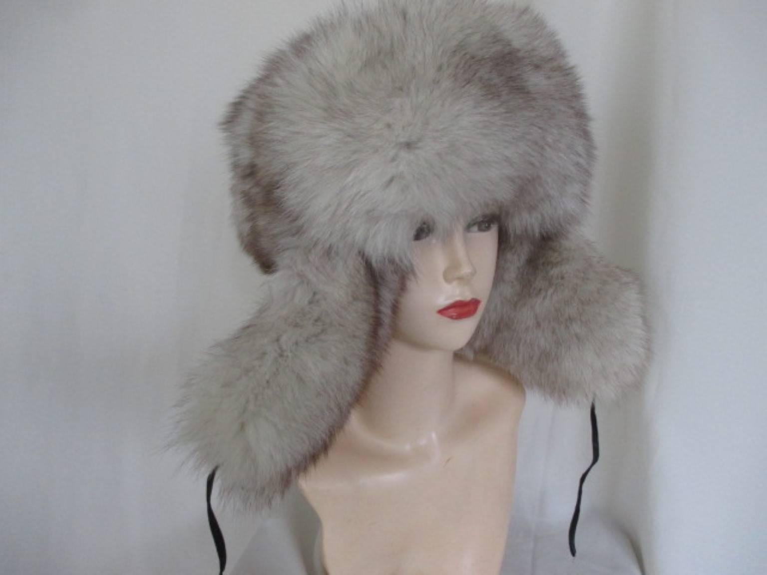This hat is made of very soft fox fur trimmed with black leather.
The ear flaps are much longer, so that the fur is guaranteed to protect your face and neck from the cold wind.
size 58 cm / 22.83 inch
