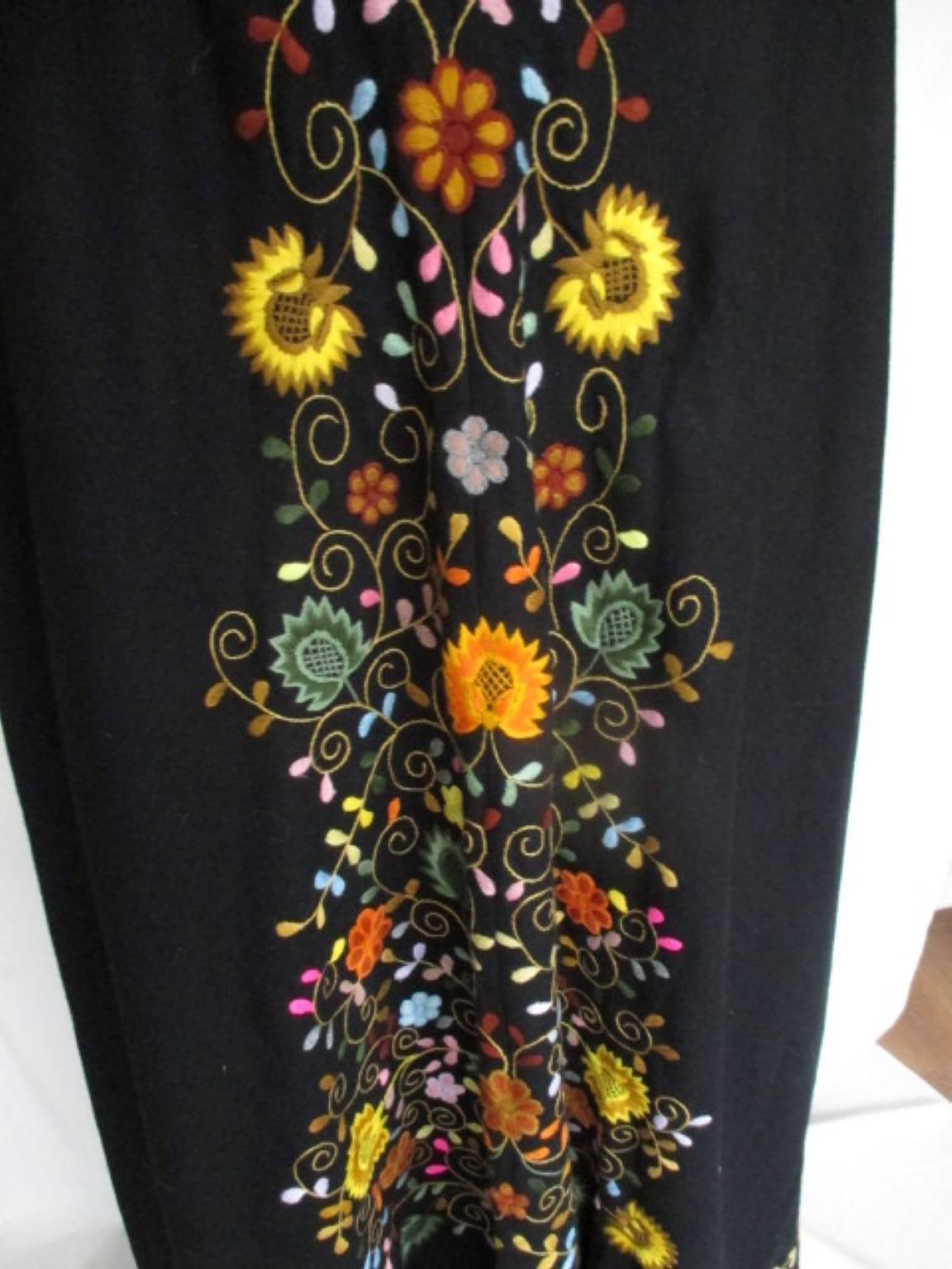 Black Flowers Embroidered Vintage Cape with Hood 1