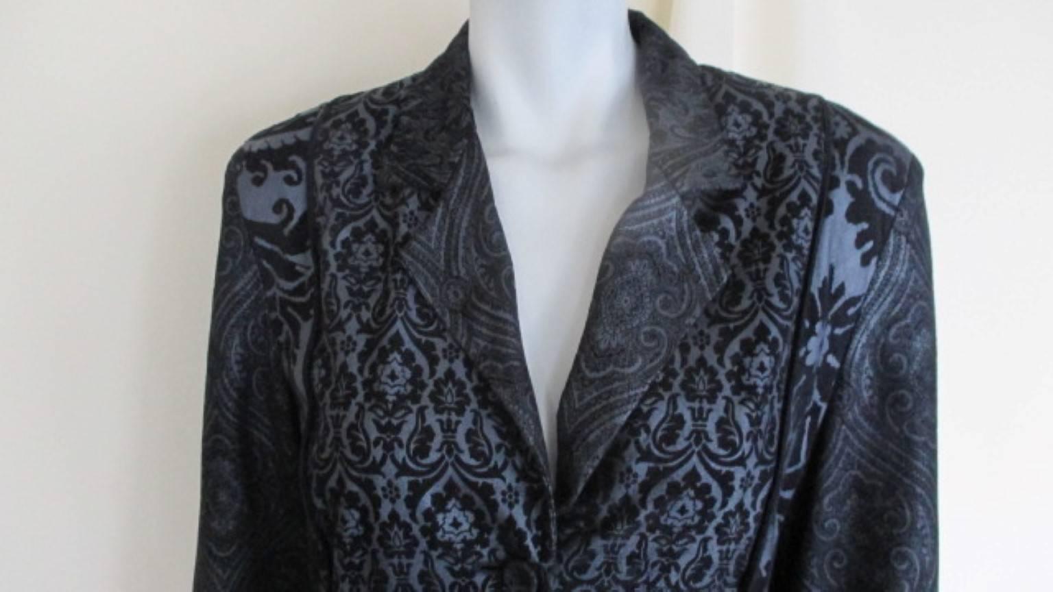 Roberto Cavalli embossed very soft lambskin patchwork jacket.
4 buttons, no pockets.
Its in excellent vintage condition
Size is mentioned large but fits smaller