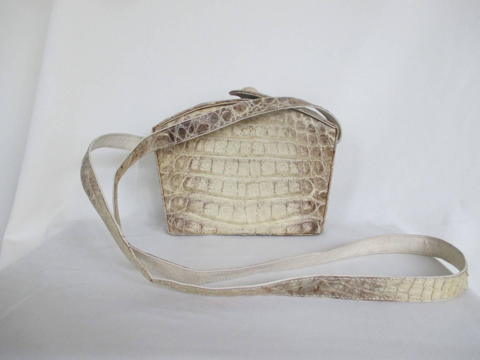Collectors item!
This rare vintage box bag is made from Himalaya crocodile leather around the 1930/1940's in Art deco style.
Its closes with a press button in the middle.
The interior is leather with an inside zipped pocket.
It has a long handle