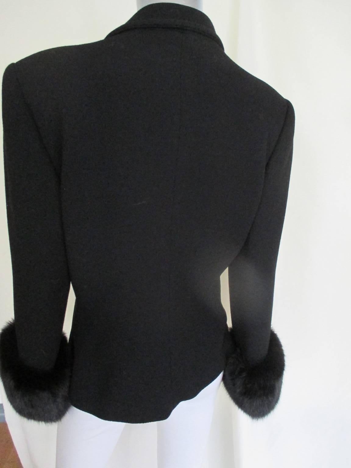 This unique piece Gai Couture Mattiolo is made of wool and trimmed with fox fur
100% wool
1 pocket
2 silver color buttons
Its in good vintage condition.
Size mentioned Italian 46 but can be fitted US 10/12 or EU 40