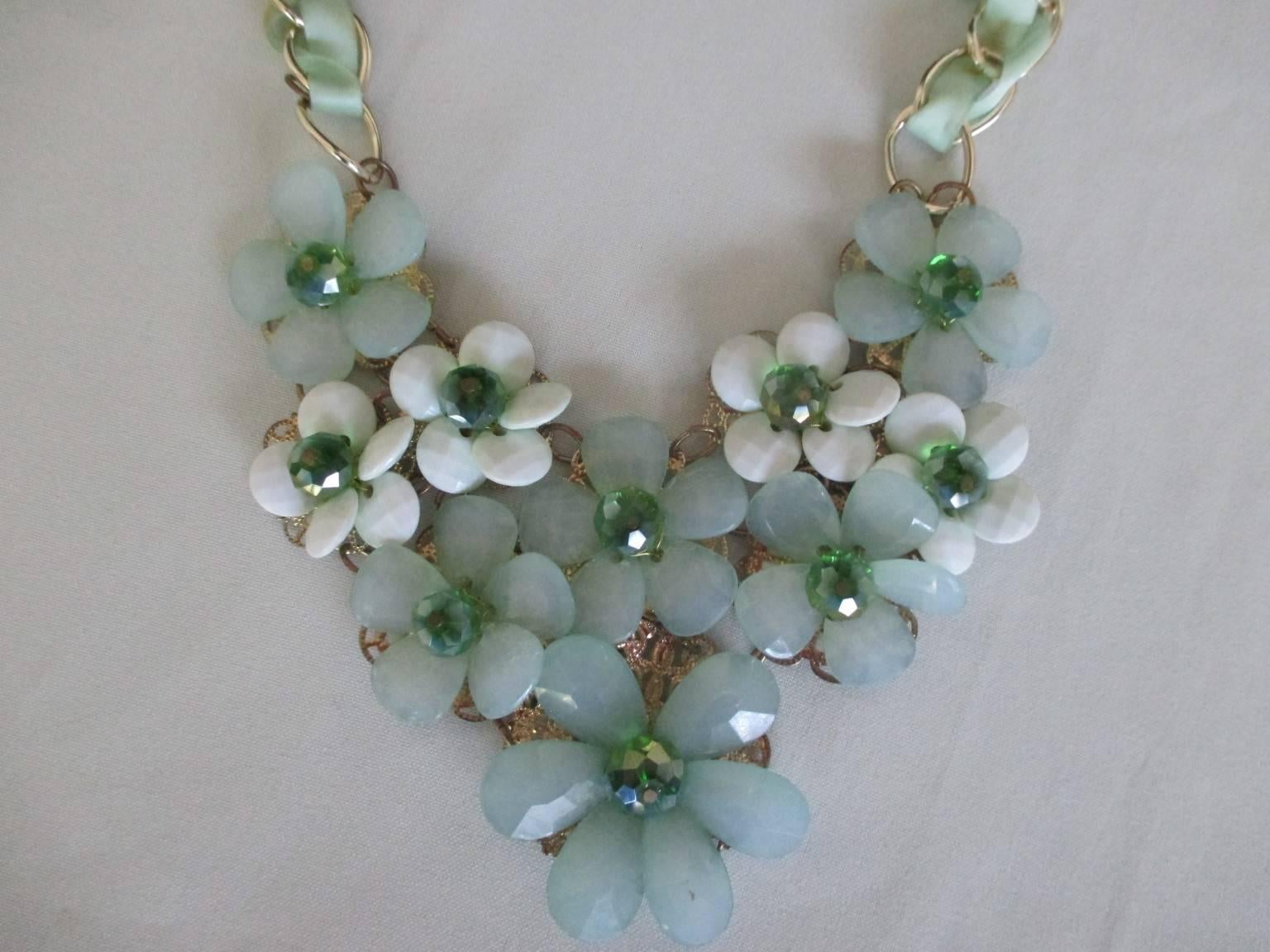 vintage green flower necklace In Good Condition For Sale In Amsterdam, NL