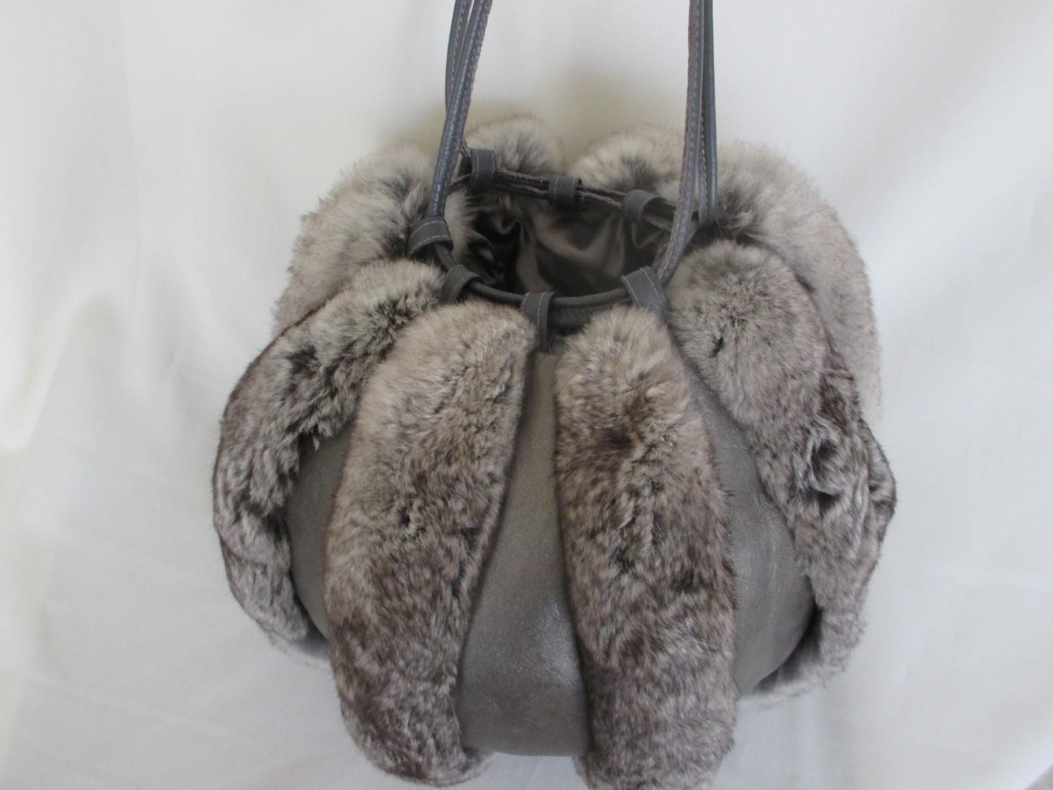 Chinchilla Fur muff round leather bag For Sale 1