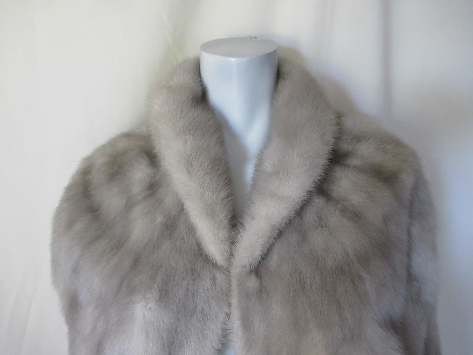 This vintage fur cape is made of sapphire mink.
Sapphire Mink is a light grey mink. Production volume is medium and much less to find then brown mink. 
It has 2 closing hooks and an inside pocket
Furrier: Vikt Korper, Munich Germany
Its in good