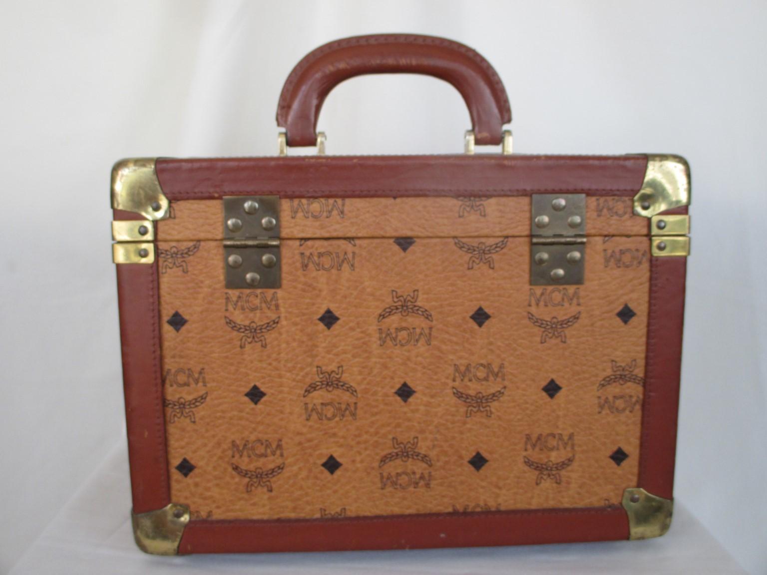 vintage beauty case