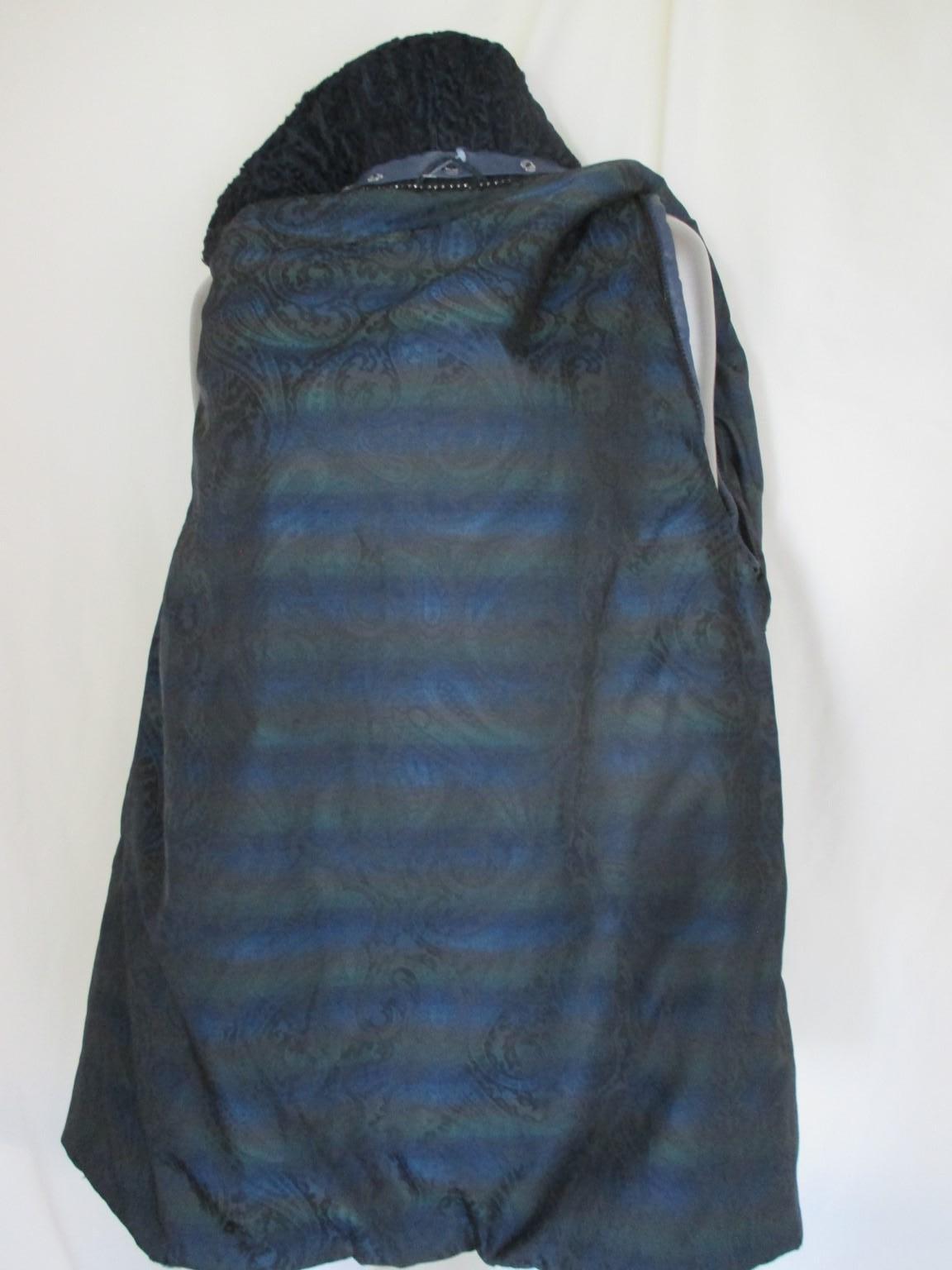  Blauer blauer Mantel aus persischem Lamm/Astrakhan-Pelz mit abnehmbaren Ärmeln im Angebot 5