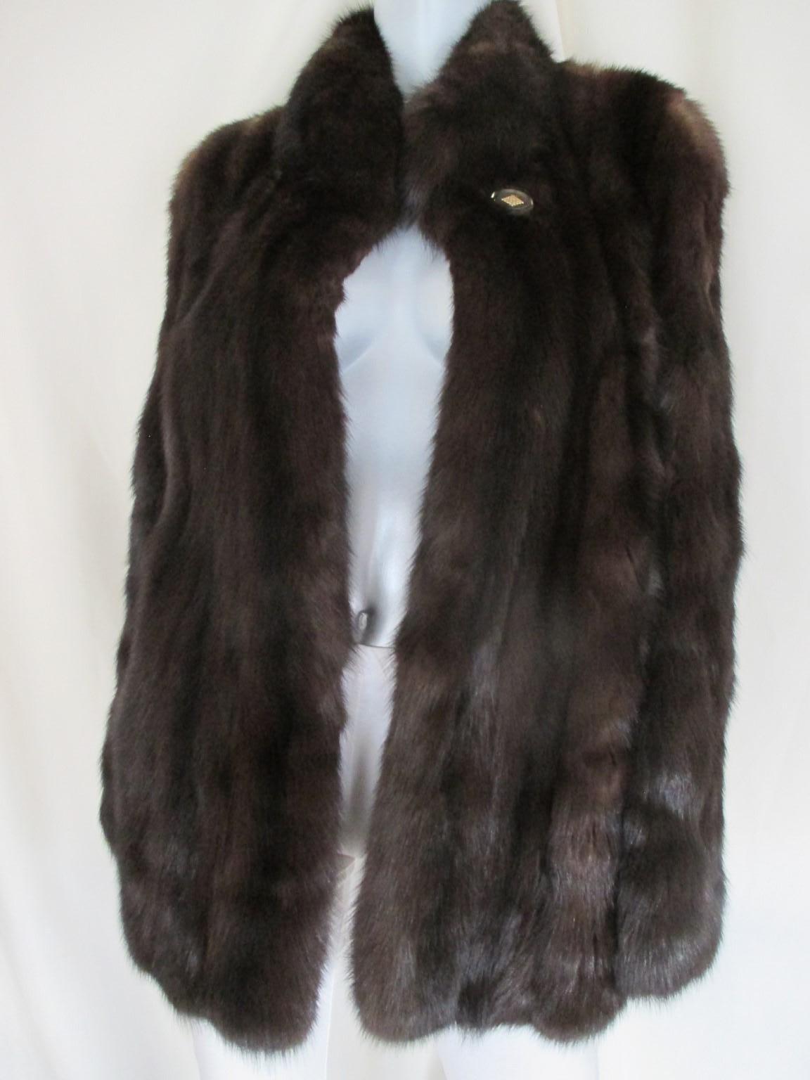 Beautiful high quality sable fur coat.

We offer more luxury fur items, view our frontstore.

Details:
This coat is soft and supple, light to wear has 2 velvet pockets,  
1 closing button at the collar and 3 closing hooks.
Furrier: Jacques