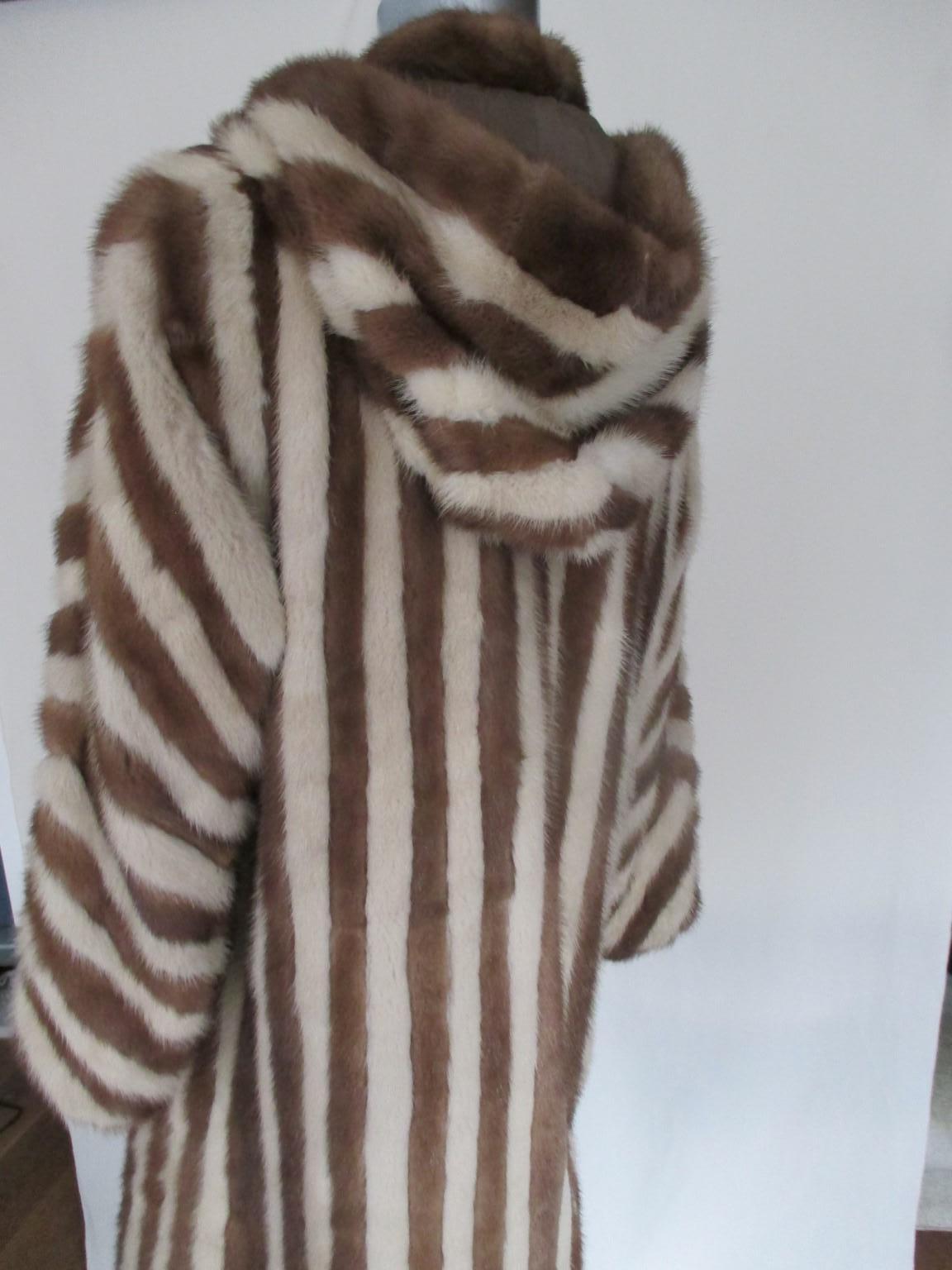  Mink fur coat with hood In Good Condition In Amsterdam, NL