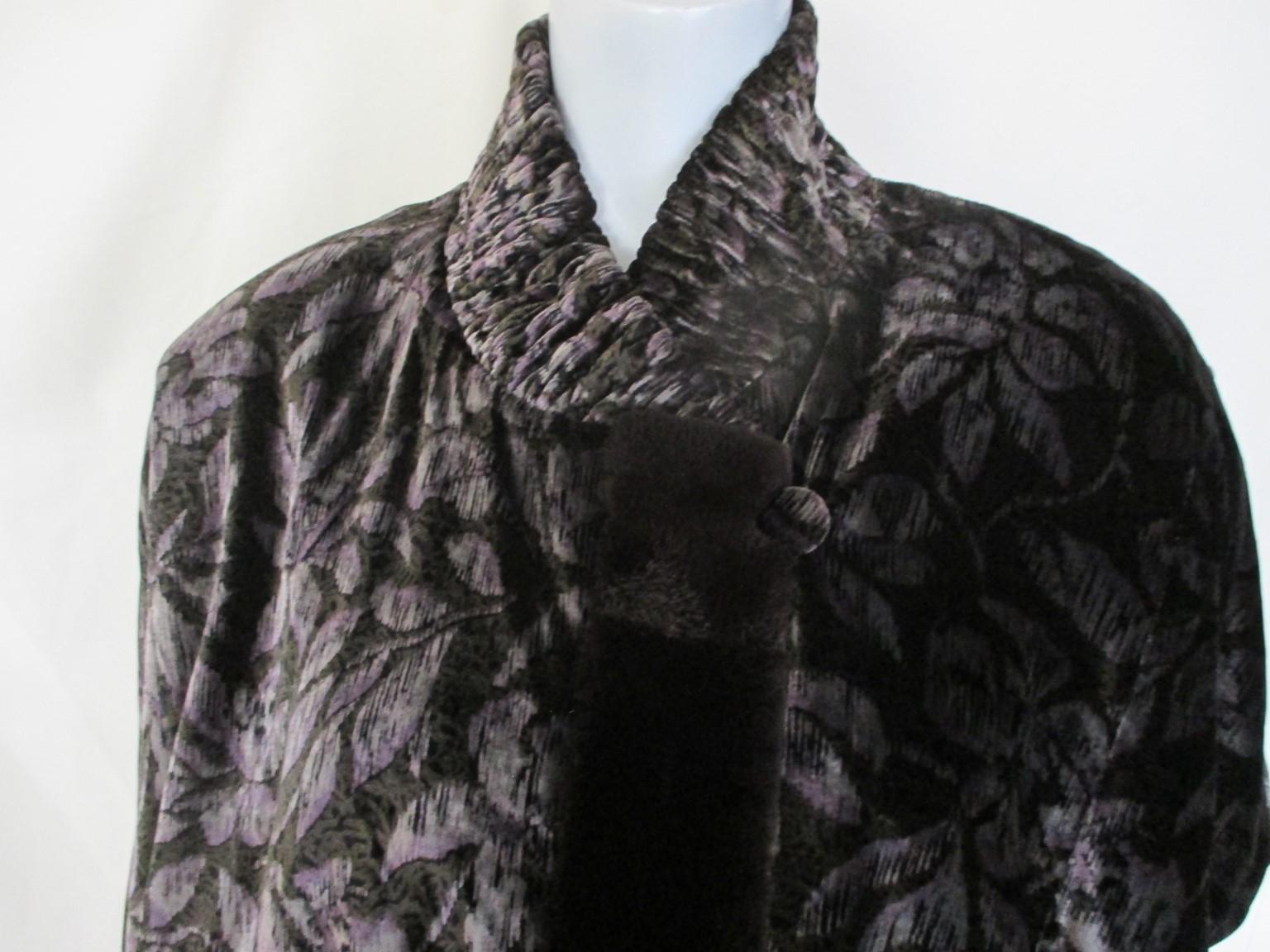 Rare Reversible Sheared Mink Fur Velvet Cape Style Jacket In Good Condition For Sale In Amsterdam, NL